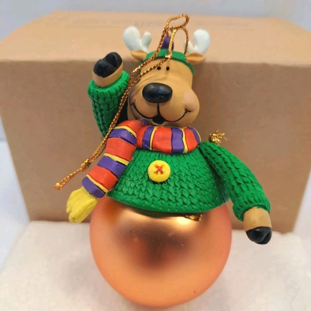 AVON 1997 SANTA & COMPANY ORNAMENT 